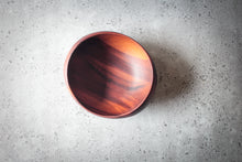 Laden des Bilds im Galerie-Viewer, Innenansicht der Schale mit polierter Oberfläche