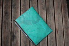 Laden des Bilds im Galerie-Viewer, Slim design of the laptop sleeve in turquoise