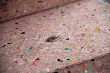 Afbeelding in Gallery-weergave laden, Gefütterte 15–16 Zoll Laptoptasche aus Kork | Nachhaltige vegane Laptop Hülle mit Magnetverschluss, wasserabweisend für MacBook Air & Pro, Farbakzenten