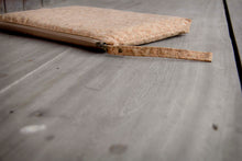 Indlæs billede til gallerivisning Gefütterte 13–14" Kork Laptoptasche – Nachhaltige vegane Hülle, wasserabweisende handgefertigte Tasche mit Zipper für MacBook Air / Pro & Notebooks - Natur