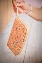 Afbeelding in Gallery-weergave laden, Kork Portemonnaie / Brieftasche mit Farb-Akzenten