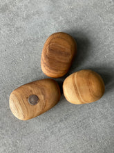 Laden des Bilds im Galerie-Viewer, Design Kühlschrank-Magnet , Tafelmagnet aus Holz, 3er-Set