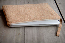 Cargar imagen en el visor de la galería, Funda para portátil de 15 - 16" pulgadas fabricada en corcho