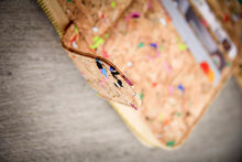 Afbeelding in Gallery-weergave laden, Kork Portemonnaie / Brieftasche mit Farb-Akzenten