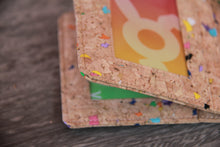 Charger l'image dans la galerie, Portemonnaie aus Kork mit Farbakzenten und Zipper