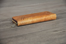 Load image into Gallery viewer, Purse / wallet made from recycled leaves