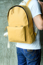 Afbeelding in Gallery-weergave laden, Rucksack vegan & nachhaltig aus Kraft Papier im neuen Re-Design