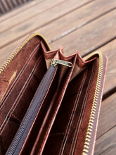 Load image into Gallery viewer, Wallet/Purse made from recycled leaves, sustainable vegan wallet with zipper in brown - vegan & eco-friendly