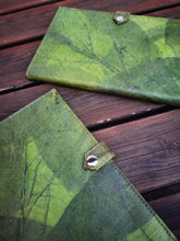Laden des Bilds im Galerie-Viewer, Notizbuch A5 unliniert, Nachhaltiges Journal aus echten Blättern, Tagebuch Blanko, Eco Friendly Sketchbook in grün, Geschenk für Sie & Ihn