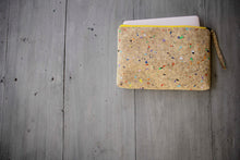 Indlæs billede til gallerivisning Nachhaltige 15–16 Zoll Kork Laptoptasche | Gefütterte vegane Laptop Hülle, Laptop Sleeve mit gelbem Zipper – handgemacht & wasserabweisend | Unikat-Schutzhülle für MacBook Air/Pro, Lenovo & HP : Farb-Akzenten