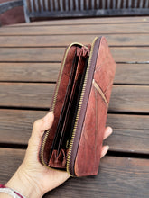Load image into Gallery viewer, Wallet/Purse made from recycled leaves, sustainable vegan wallet with zipper in brown - vegan & eco-friendly