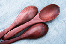 Laden des Bilds im Galerie-Viewer, 3er Holzlöffel-Set handmade aus Akazienholz in braun