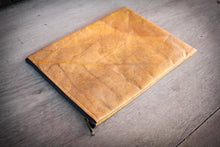 Indlæs billede til gallerivisning Size comparison: yellow laptop sleeve 15–16″ next to hand for scale