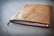 Indlæs billede til gallerivisning Interior view: padded compartment of yellow laptop sleeve protects against bumps and dirt