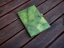 Laden des Bilds im Galerie-Viewer, Notizbuch A5 unliniert, Nachhaltiges Journal aus echten Blättern, Tagebuch Blanko, Eco Friendly Sketchbook in grün, Geschenk für Sie & Ihn