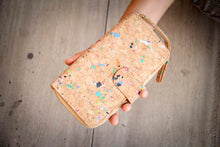 Afbeelding in Gallery-weergave laden, Kork Portemonnaie / Brieftasche mit Farb-Akzenten