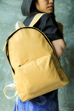 Afbeelding in Gallery-weergave laden, Rucksack vegan & nachhaltig aus Kraft Papier im neuen Re-Design