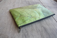 Load image into Gallery viewer, Vegan laptop case with zipper and unique leaf texture
