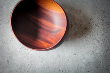 Laden des Bilds im Galerie-Viewer, Obere Draufsicht der runden Holzschale, zeigt gleichmäßige Form