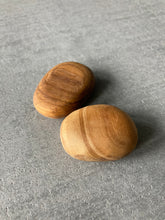 Laden des Bilds im Galerie-Viewer, Design Kühlschrank-Magnet , Tafelmagnet aus Holz, 3er-Set