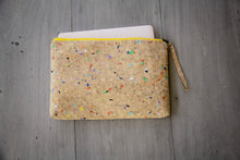 Laden des Bilds im Galerie-Viewer, 13–14 Zoll nachhaltige vegane Laptoptasche aus Kork, MacBook Hülle, Farbakzenten-gelber Zipper