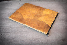 Laden des Bilds im Galerie-Viewer, Yellow sleeve stylishly placed on grey background