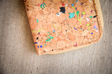 Afbeelding in Gallery-weergave laden, Kork Portemonnaie / Brieftasche mit Farb-Akzenten