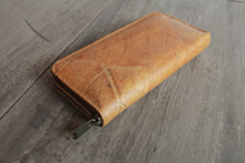 Laden des Bilds im Galerie-Viewer, Portemonnaie / Brieftasche aus recycelten Blättern