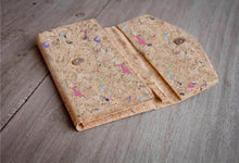 Afbeelding in Gallery-weergave laden, Kork Portemonnaie / Brieftasche mit Farb-Akzenten