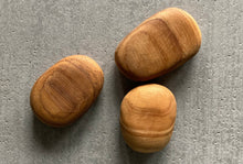 Laden des Bilds im Galerie-Viewer, Design Kühlschrank-Magnet , Tafelmagnet aus Holz, 3er-Set