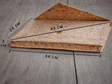 Laden des Bilds im Galerie-Viewer, Nachhaltige vegane Laptoptasche 13–14" aus Kork – MacBook Hülle, handgemacht mit Magnetverschluss, farbigen Akzenten