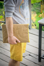 Laden des Bilds im Galerie-Viewer, Water-resistant kraft paper laptop sleeve with yellow zipper