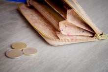 Laden des Bilds im Galerie-Viewer, Kork Portemonnaie / Brieftasche mit Farb-Akzenten