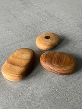 Laden des Bilds im Galerie-Viewer, Design Kühlschrank-Magnet , Tafelmagnet aus Holz, 3er-Set