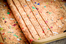 Afbeelding in Gallery-weergave laden, Kork Portemonnaie / Brieftasche mit Farb-Akzenten