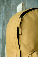 Afbeelding in Gallery-weergave laden, Rucksack vegan & nachhaltig aus Kraft Papier im neuen Re-Design