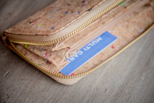 Laden des Bilds im Galerie-Viewer, Kork Portemonnaie / Brieftasche mit Farb-Akzenten