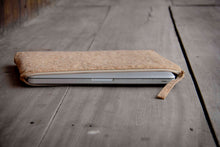 Cargar imagen en el visor de la galería, Funda para portátil de 15 - 16" pulgadas fabricada en corcho