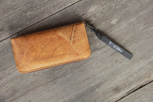Load image into Gallery viewer, Purse / wallet made from recycled leaves