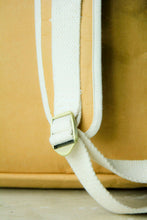 Afbeelding in Gallery-weergave laden, Rucksack vegan & nachhaltig aus Kraft Papier im neuen Re-Design