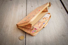 Afbeelding in Gallery-weergave laden, Kork Portemonnaie / Brieftasche mit Farb-Akzenten