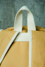 Afbeelding in Gallery-weergave laden, Rucksack vegan & nachhaltig aus Kraft Papier im neuen Re-Design