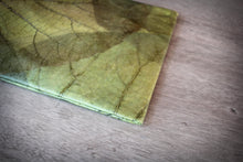 Laden des Bilds im Galerie-Viewer, Material close-up showing texture of recycled leaves and fine stitching