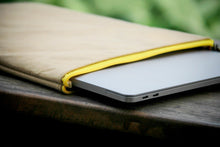 Charger l'image dans la galerie, Handcrafted 15–16 inch kraft paper sleeve, shock-resistant and lightweight