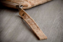 Cargar imagen en el visor de la galería, Funda para portátil de 15 - 16" pulgadas fabricada en corcho