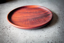 Laden des Bilds im Galerie-Viewer, Detail image showing natural wood texture and artisan finish