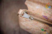Laden des Bilds im Galerie-Viewer, Schultertasche damen, Brieftasche aus Kork mit Farbakzenten
