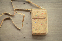 Laden des Bilds im Galerie-Viewer, Portemonnaie / Brieftasche mit Handyfach aus Kork mit Farbakzenten