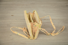 Laden des Bilds im Galerie-Viewer, Portemonnaie / Brieftasche mit Handyfach aus Kork mit Farbakzenten