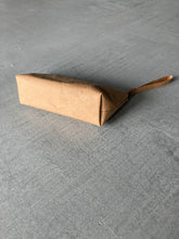 Cargar imagen en el visor de la galería, Estuche para lápices/neceser de papel kraft